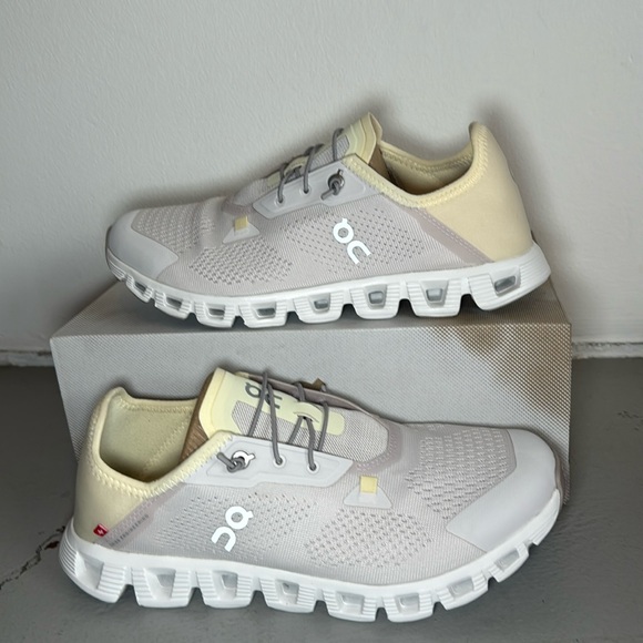 On Running Shoes - NWT! ON Running Cloud 5 Coast Sneakers Women’s 9 Sand, Yellow/Ray